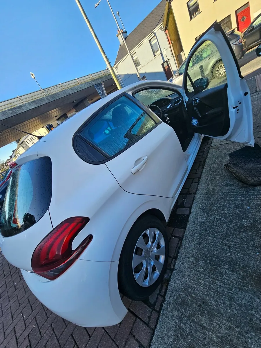 Peugeot 208 2016 - Image 4