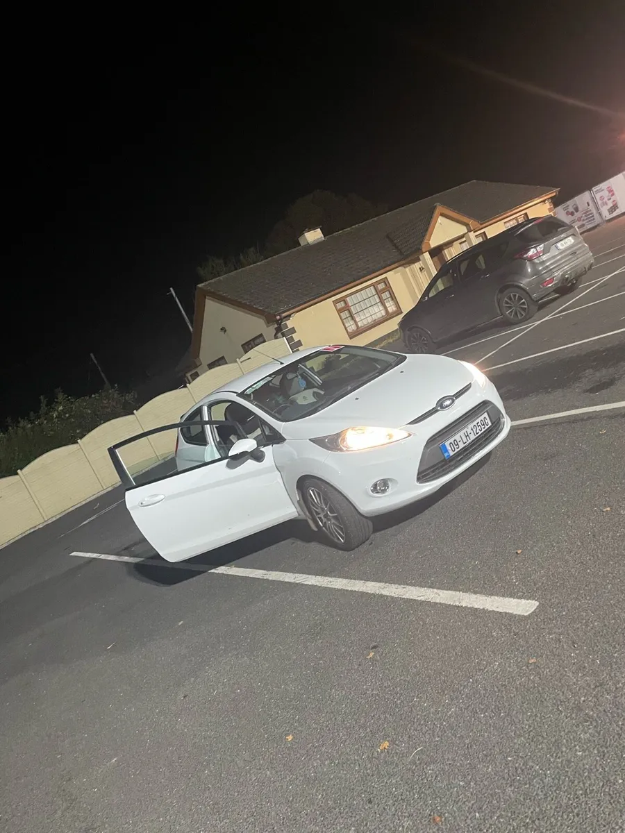 Ford fiesta zetec - Image 2