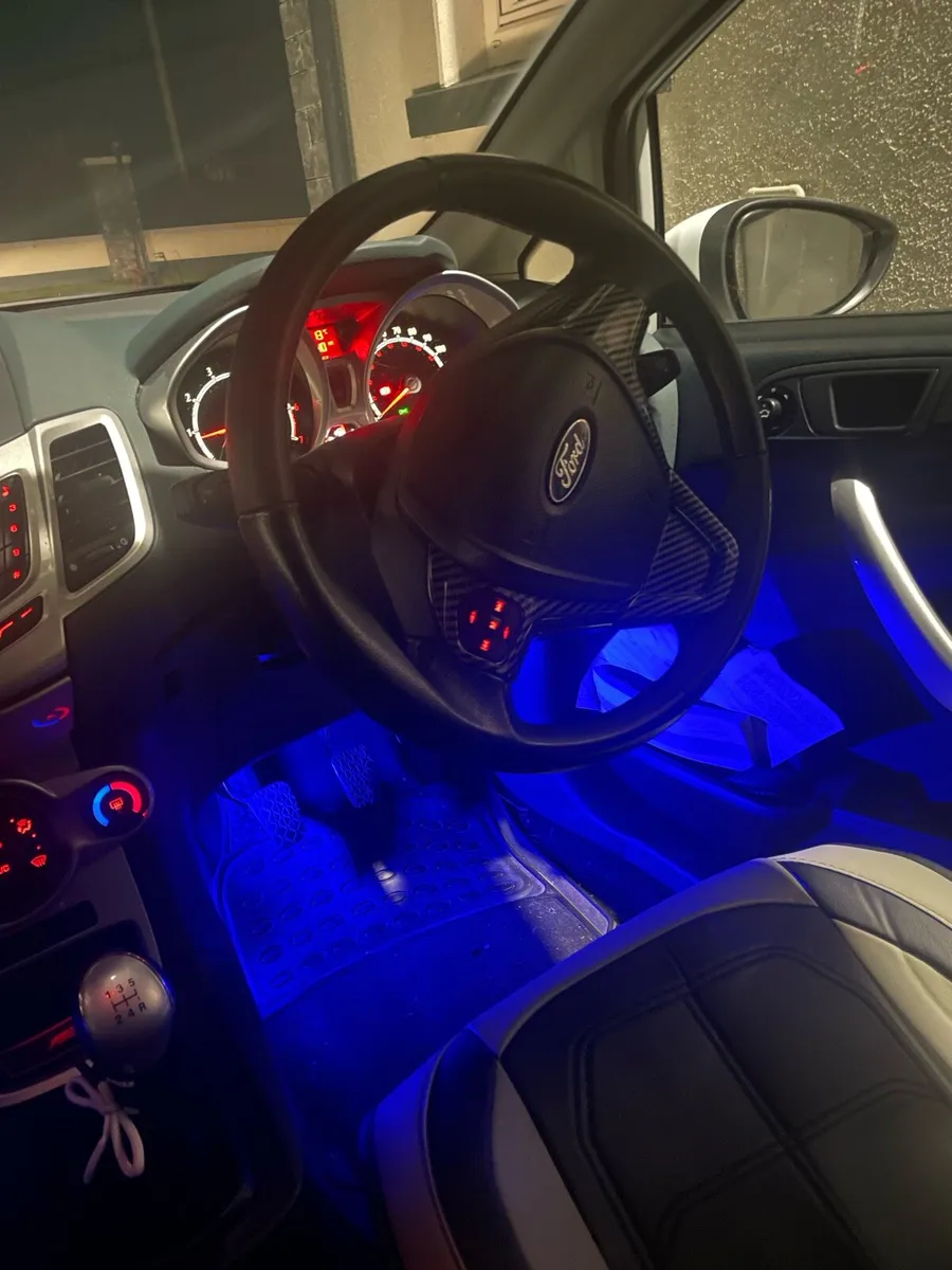 Ford fiesta zetec - Image 3