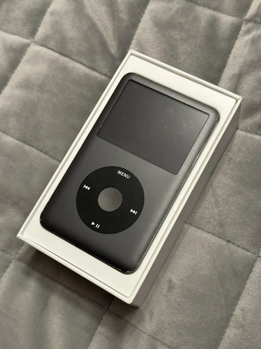 Apple iPod Classic 160GB Black with box - Image 1