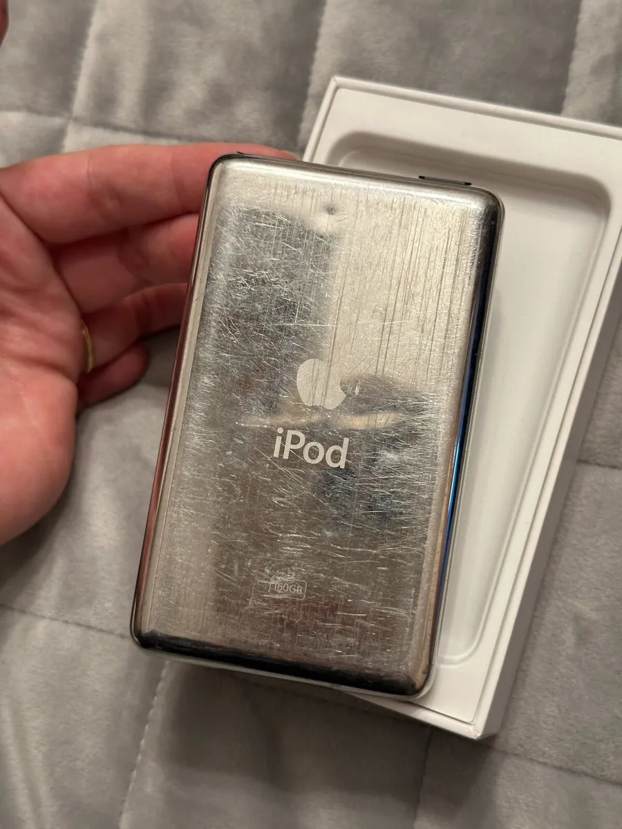 Apple iPod Classic 160GB Black with box - Image 2