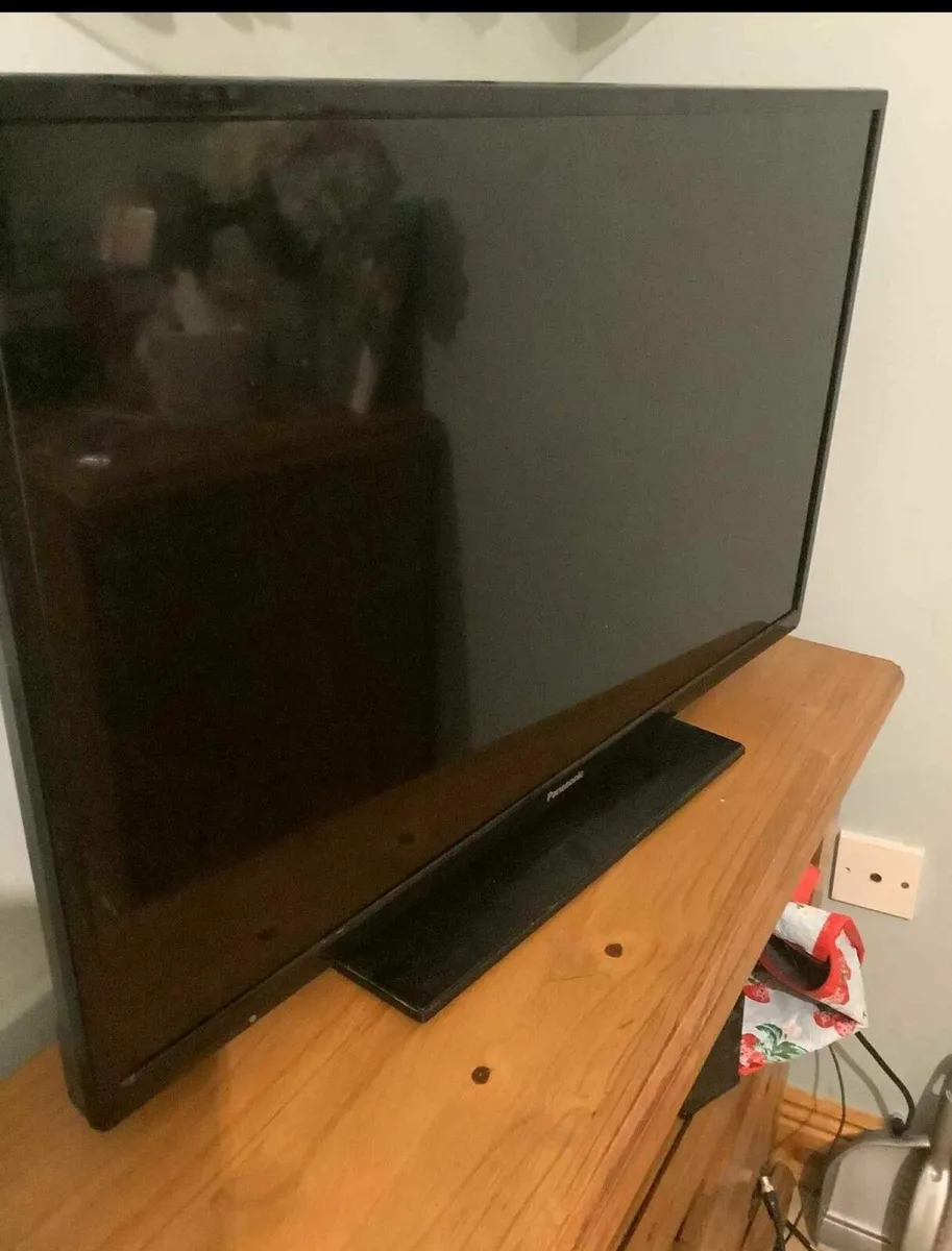 Panasonic 32 inch tv - Image 1