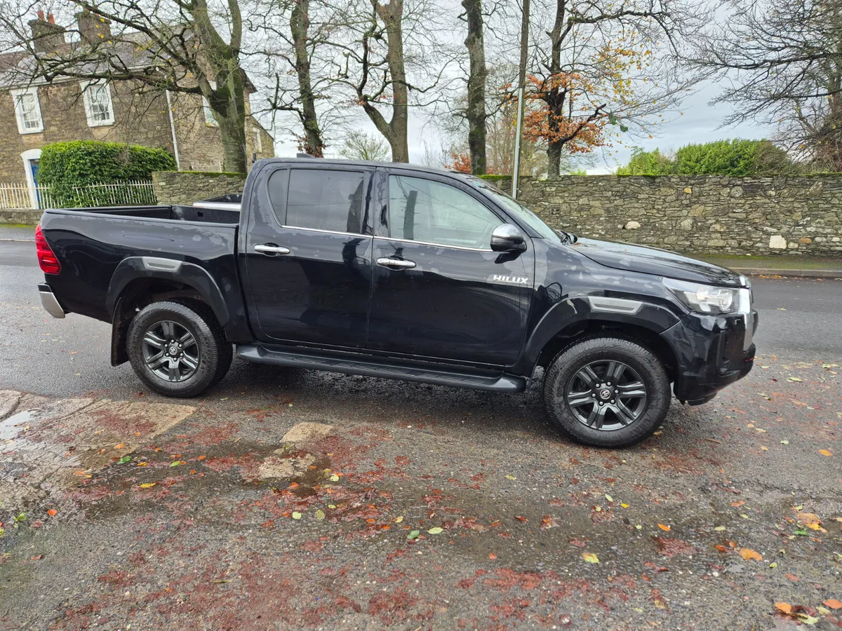 Toyota Hilux 2024 - Image 2