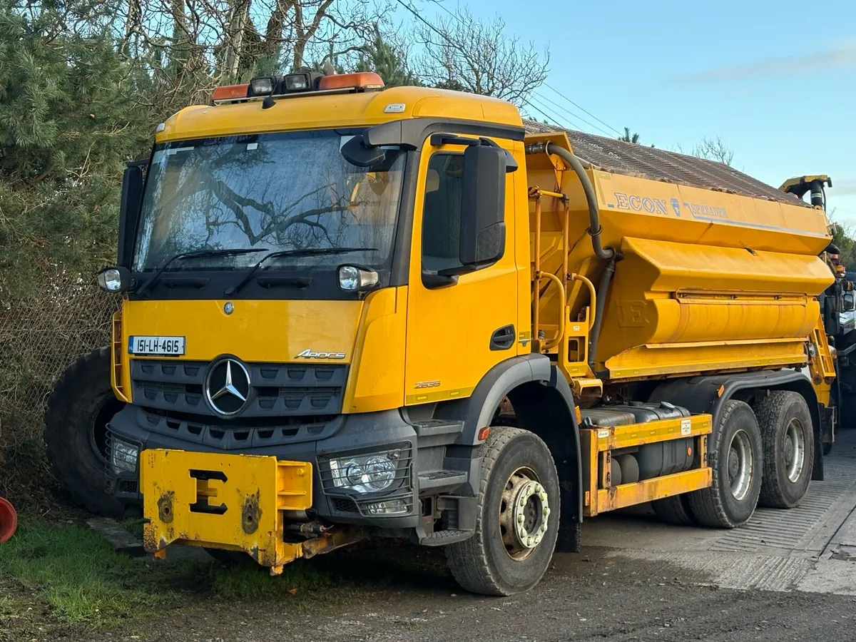 2016 Mercedes Arocs 2635 6x4 Gritter - Image 1