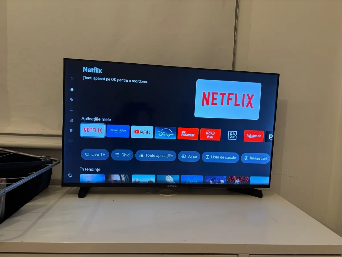 Smart tv brand new 40” - Image 1