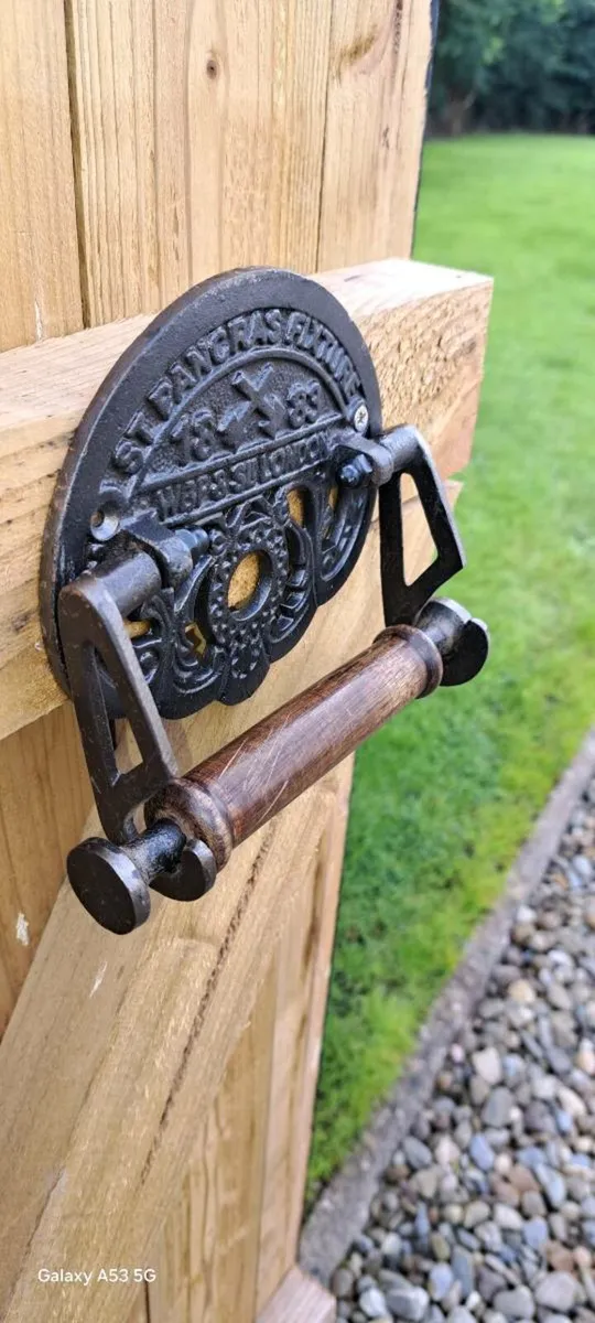 Railway cast iron toilet rool holder - Image 3