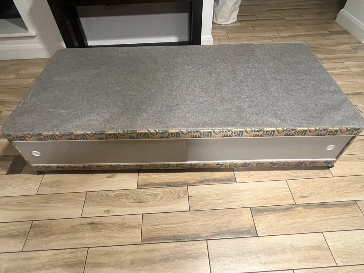 Single bed and mattress - Image 4