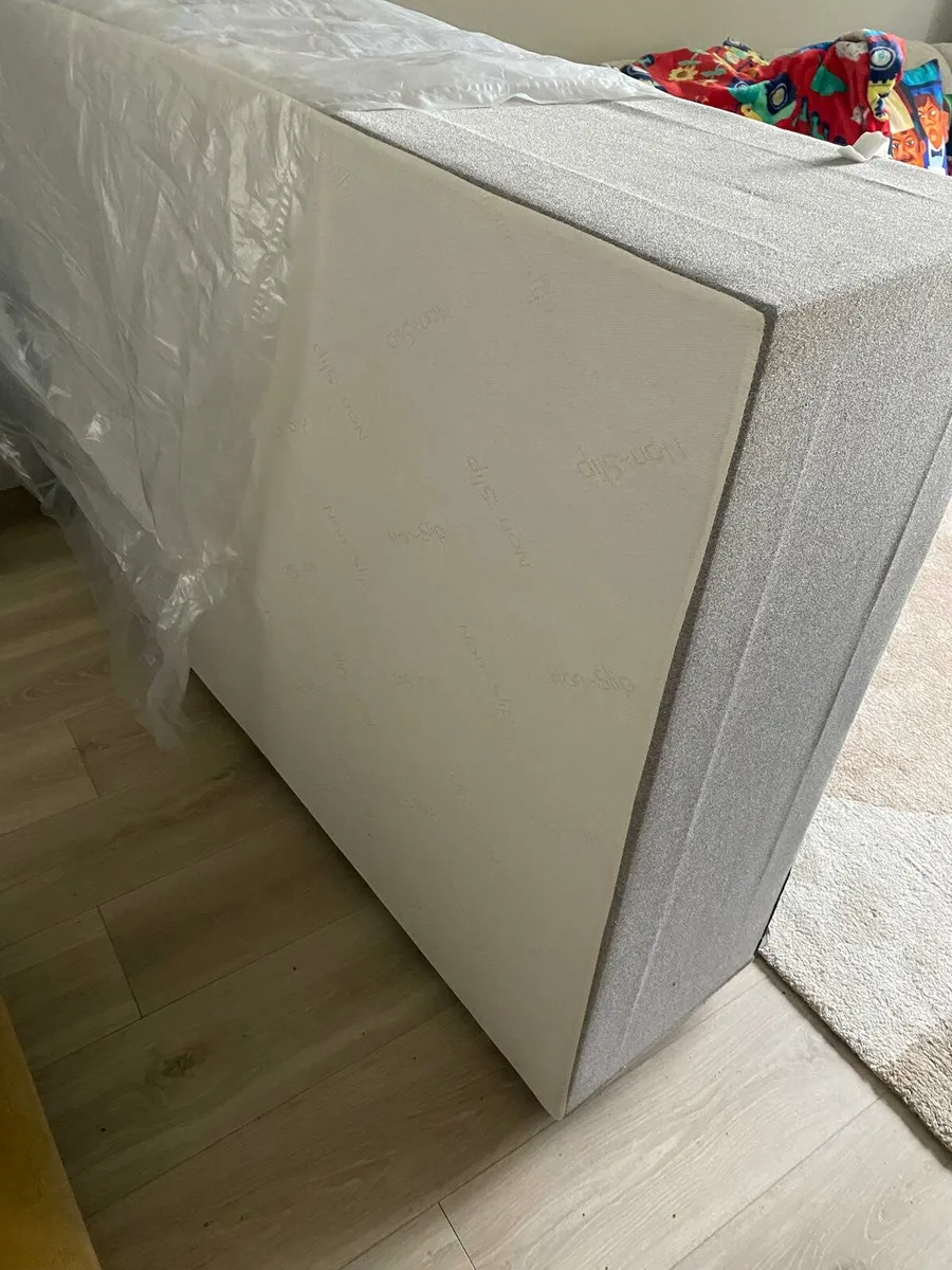 Double bed - Image 1