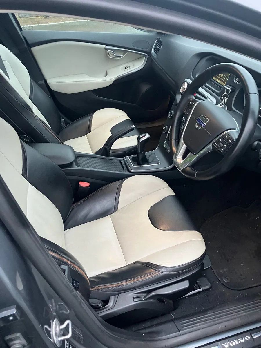 Volvo V40 - Low Mileage - Image 3