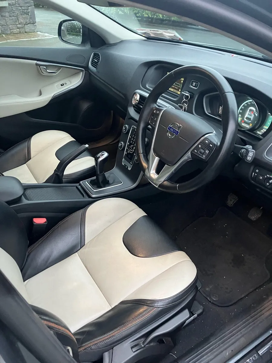 Volvo V40 - Low Mileage - Image 4