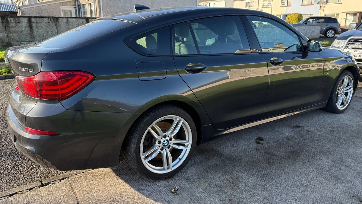 BMW 5-Series 2015 - Image 2