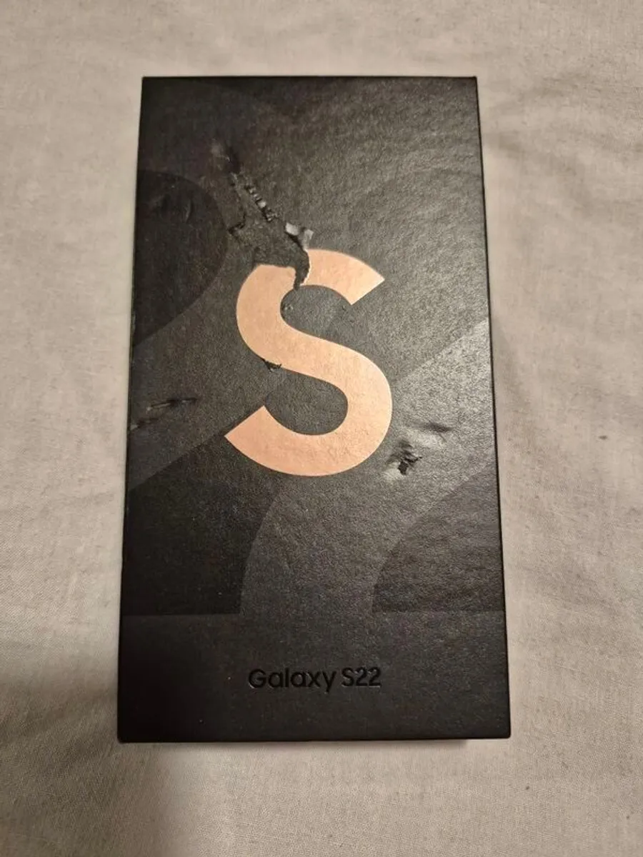 Samsung Galaxy S22 - Image 1