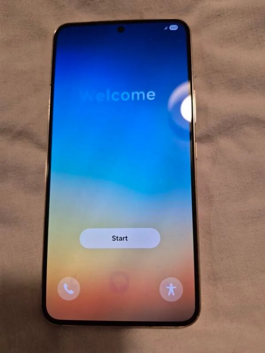 Samsung Galaxy S22 - Image 4