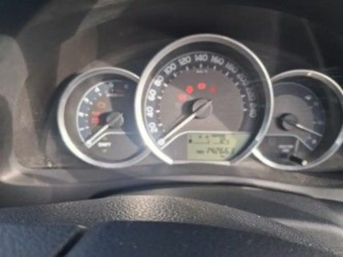 Toyota Auris 2015 €9,000 ONO - Image 4