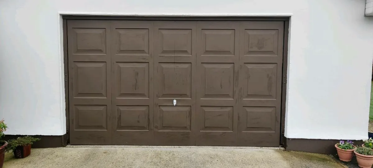 Garage door - Image 1