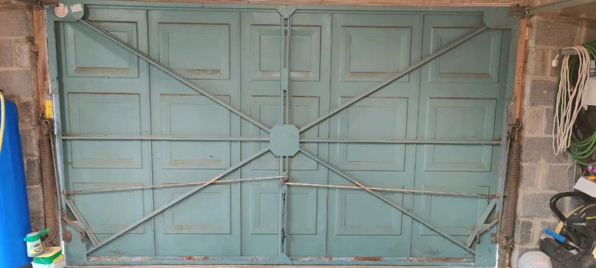 Garage door - Image 2