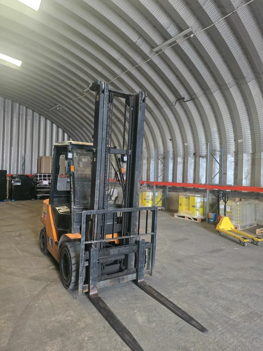FORKLIFT - Image 2