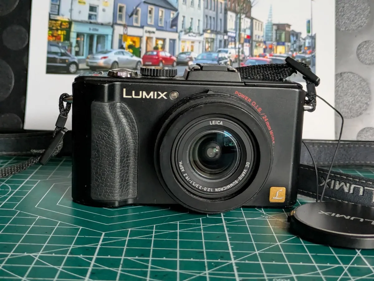 Panasonic Lumix LX5 10MP CCD🌈 📸 Leica lens - Image 1