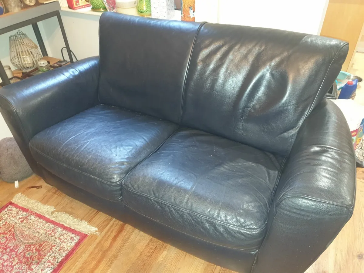 2 seater real leather Sofa ... good condition. - Image 1