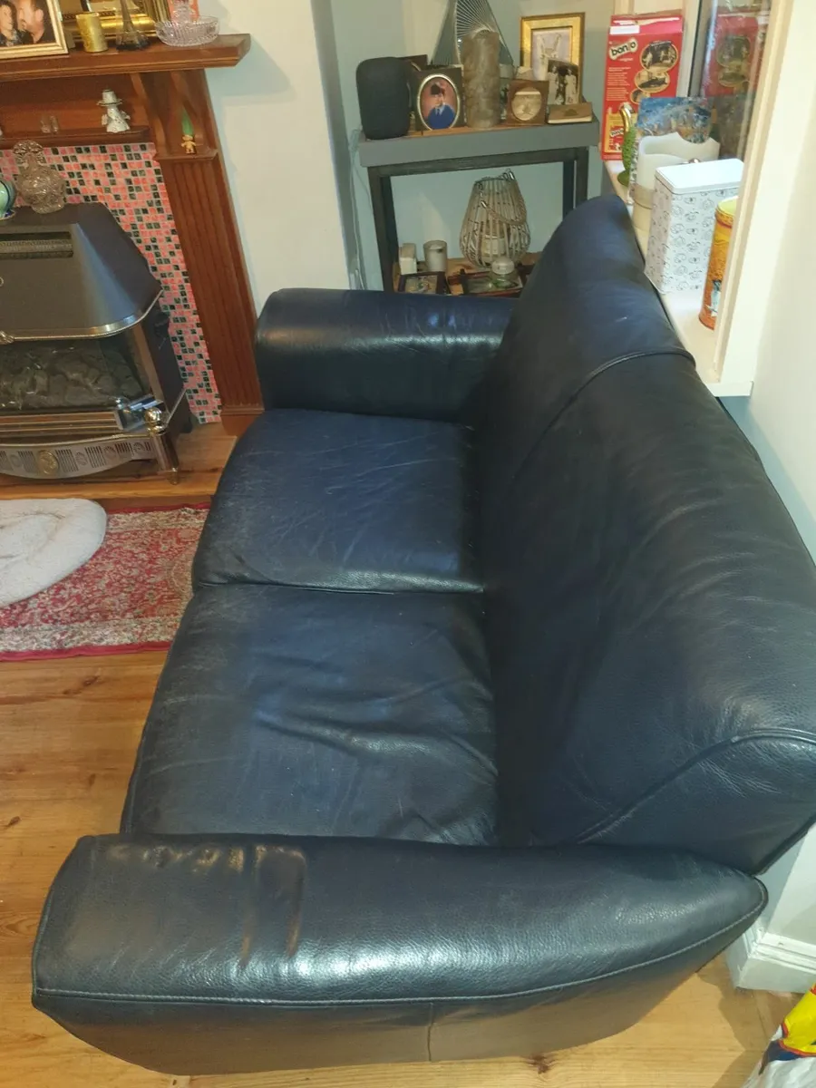 2 seater real leather Sofa ... good condition. - Image 2