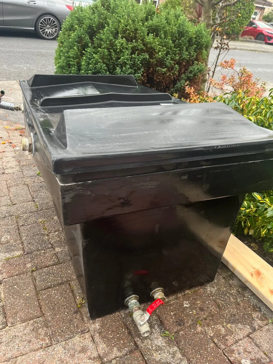 Water tank with a  lid - Image 2