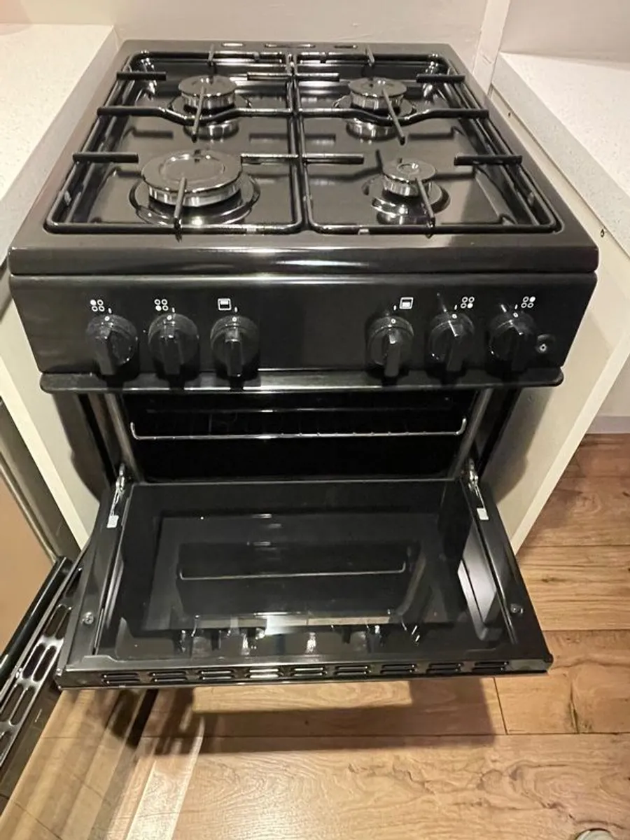 Gas Cooker and Hob - Image 2