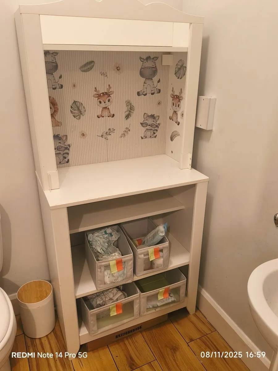 Baby changing unit / storage - Image 1