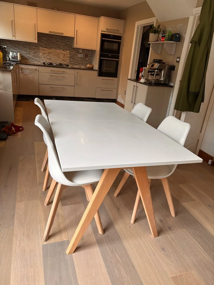 4/6 seater extendable dining table and chairs - Image 1