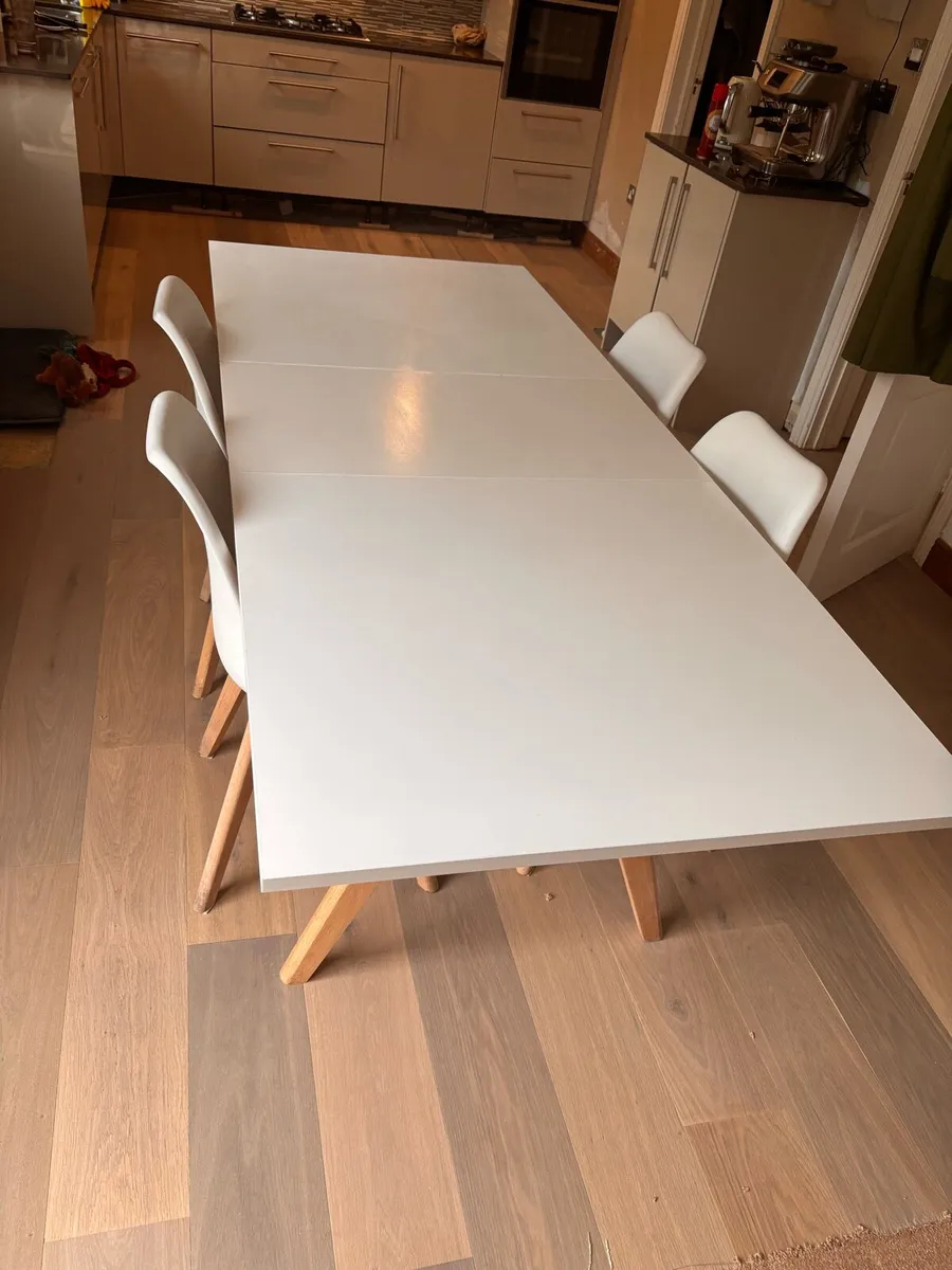 4/6 seater extendable dining table and chairs - Image 2