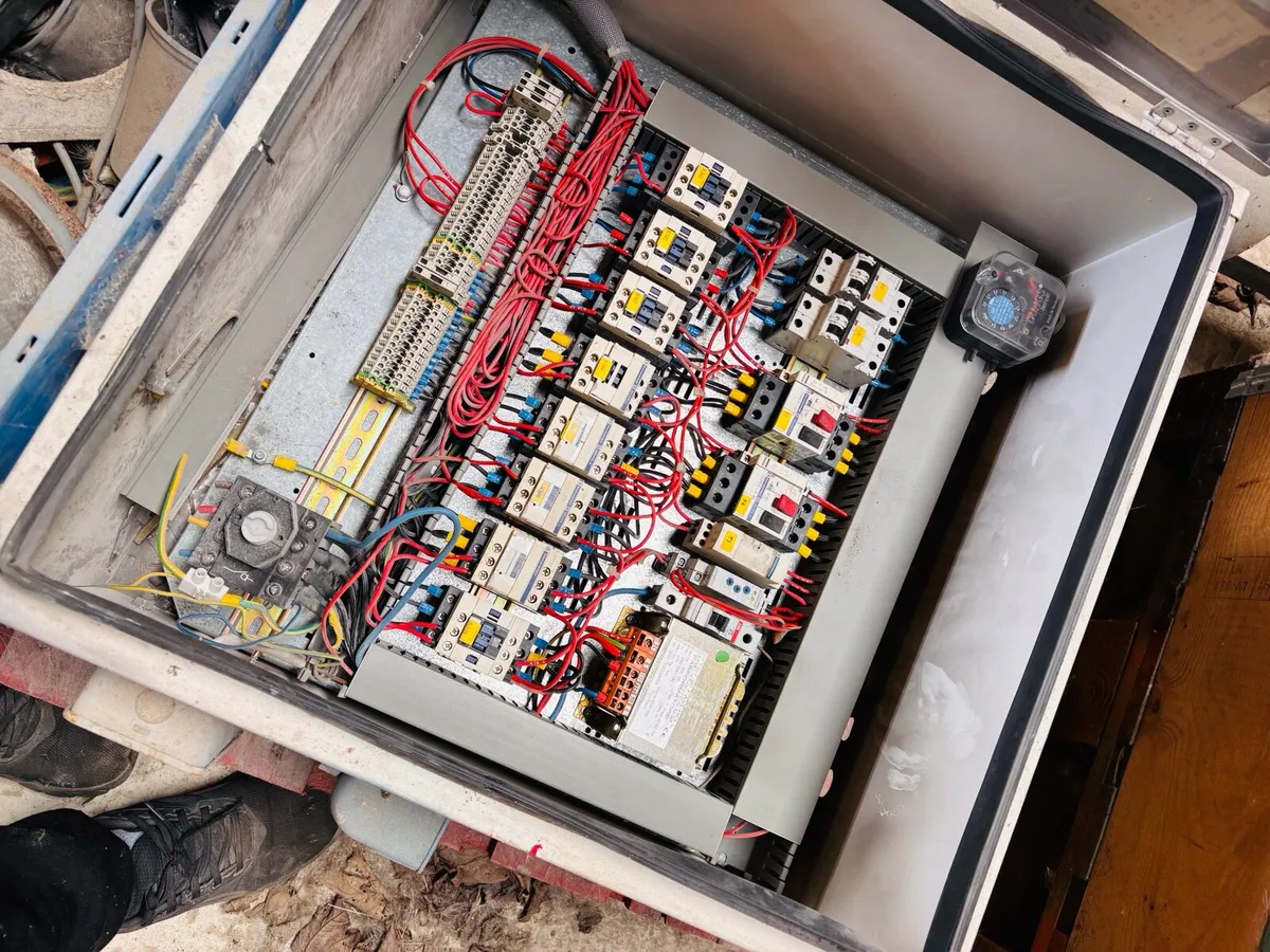 Spray booth x 2 - Image 2