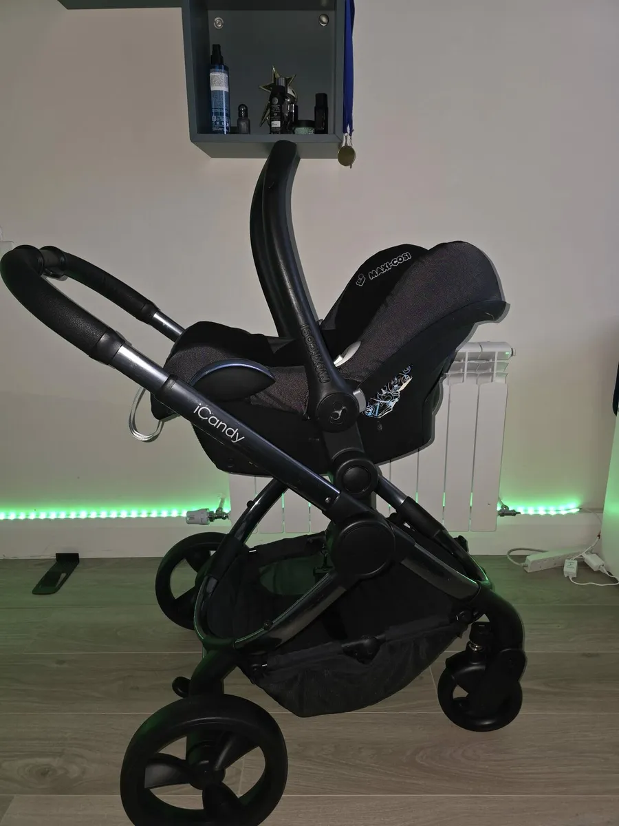 Very Nice Icandy Peach with car seat and ISOFIX - Image 3