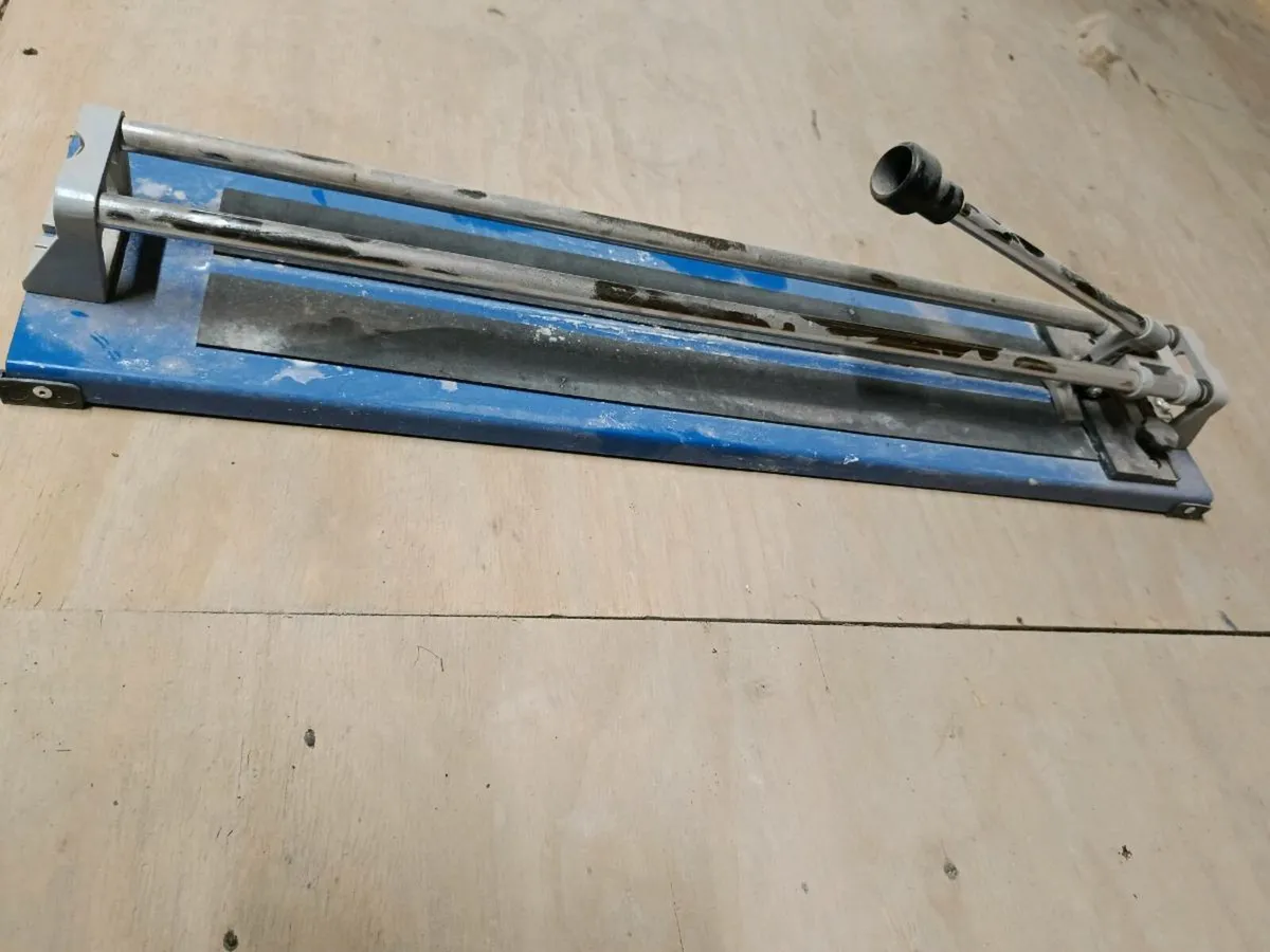 Tile cutter - Image 1
