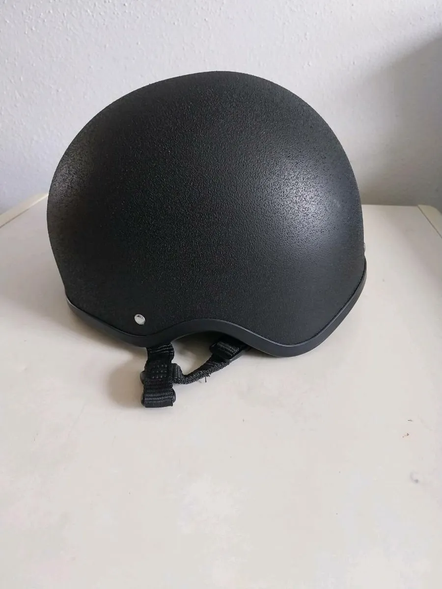 Horse riding helmet - Image 1