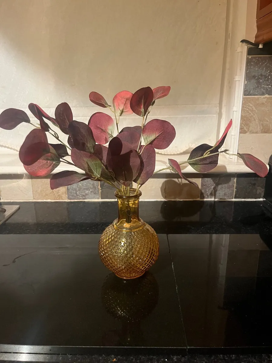 Golden Vase & artificial Flowers Set