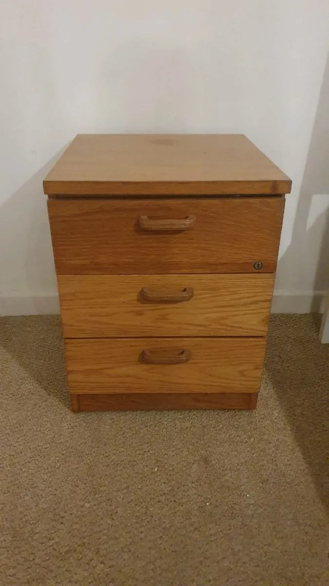 Pair of Bedside Lockers - Image 1