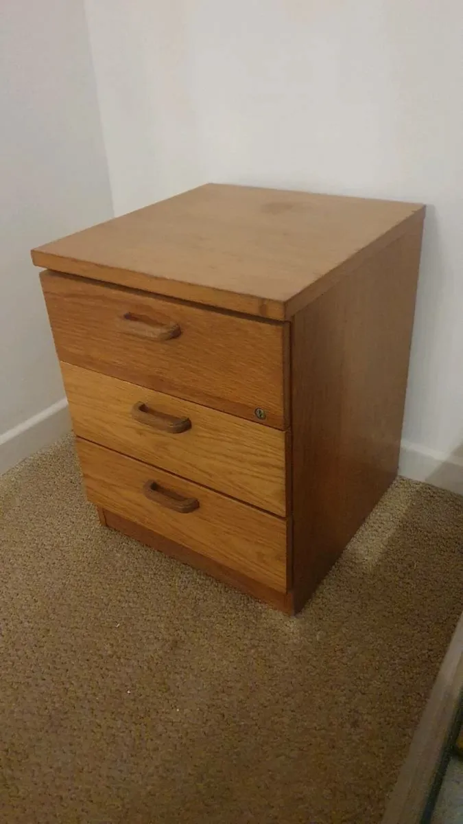 Pair of Bedside Lockers - Image 2