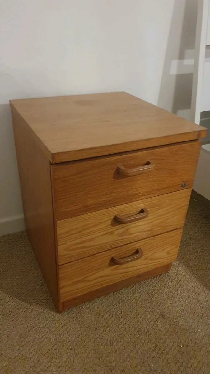 Pair of Bedside Lockers - Image 3