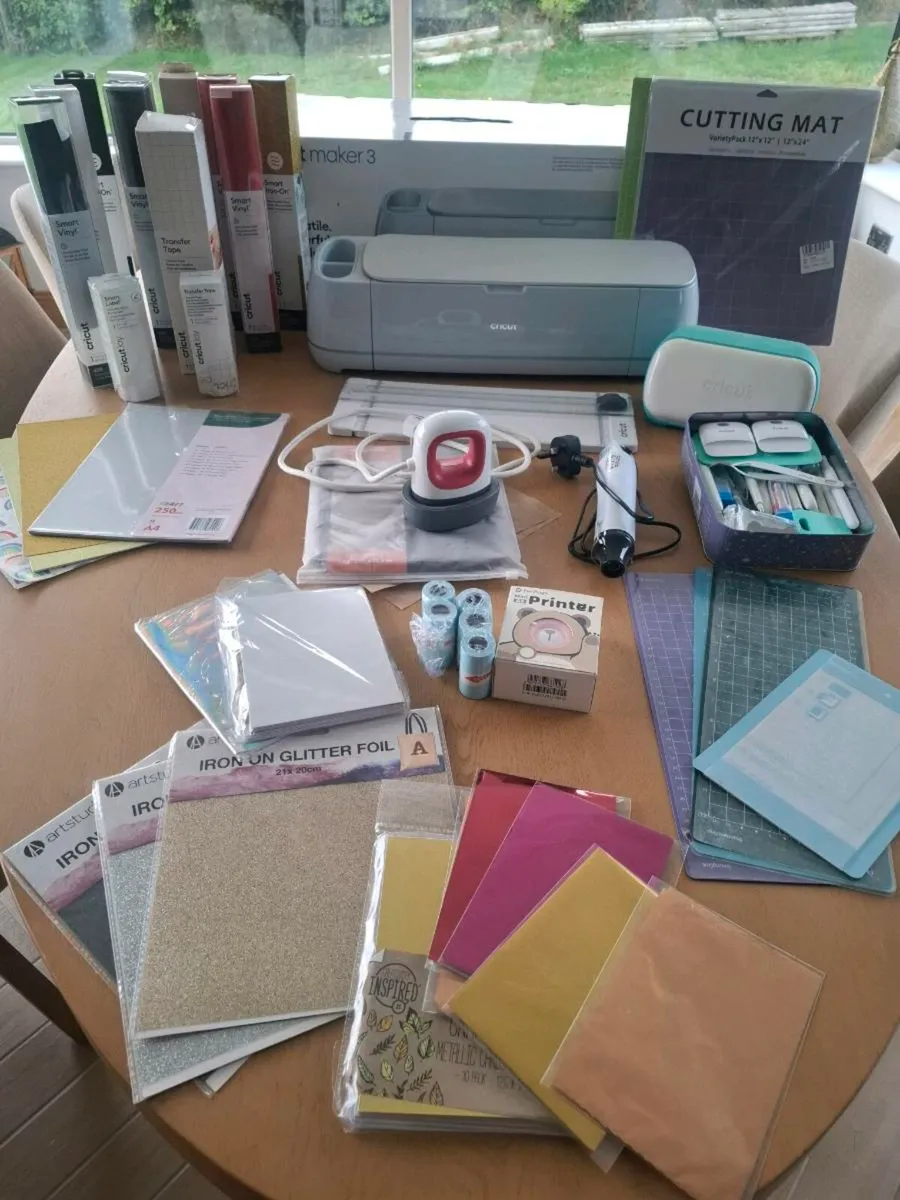 Circut machines and accessories - Image 1