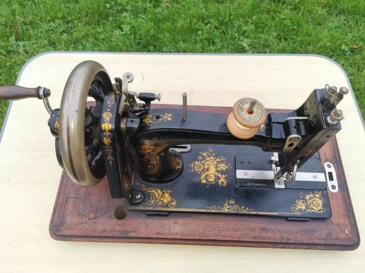 Vintage German Sewing Machine - Pfaff - Image 3