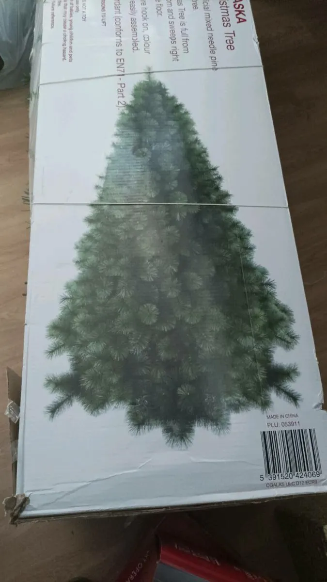 8 ft Christmas tree - Image 3