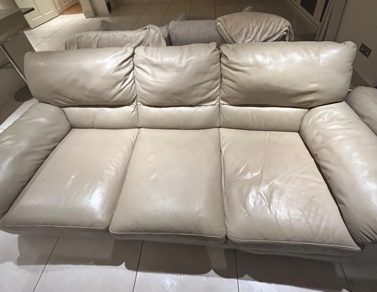 Leather couch - Image 1