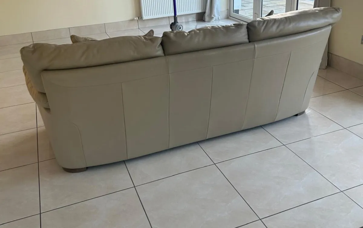 Leather couch - Image 3
