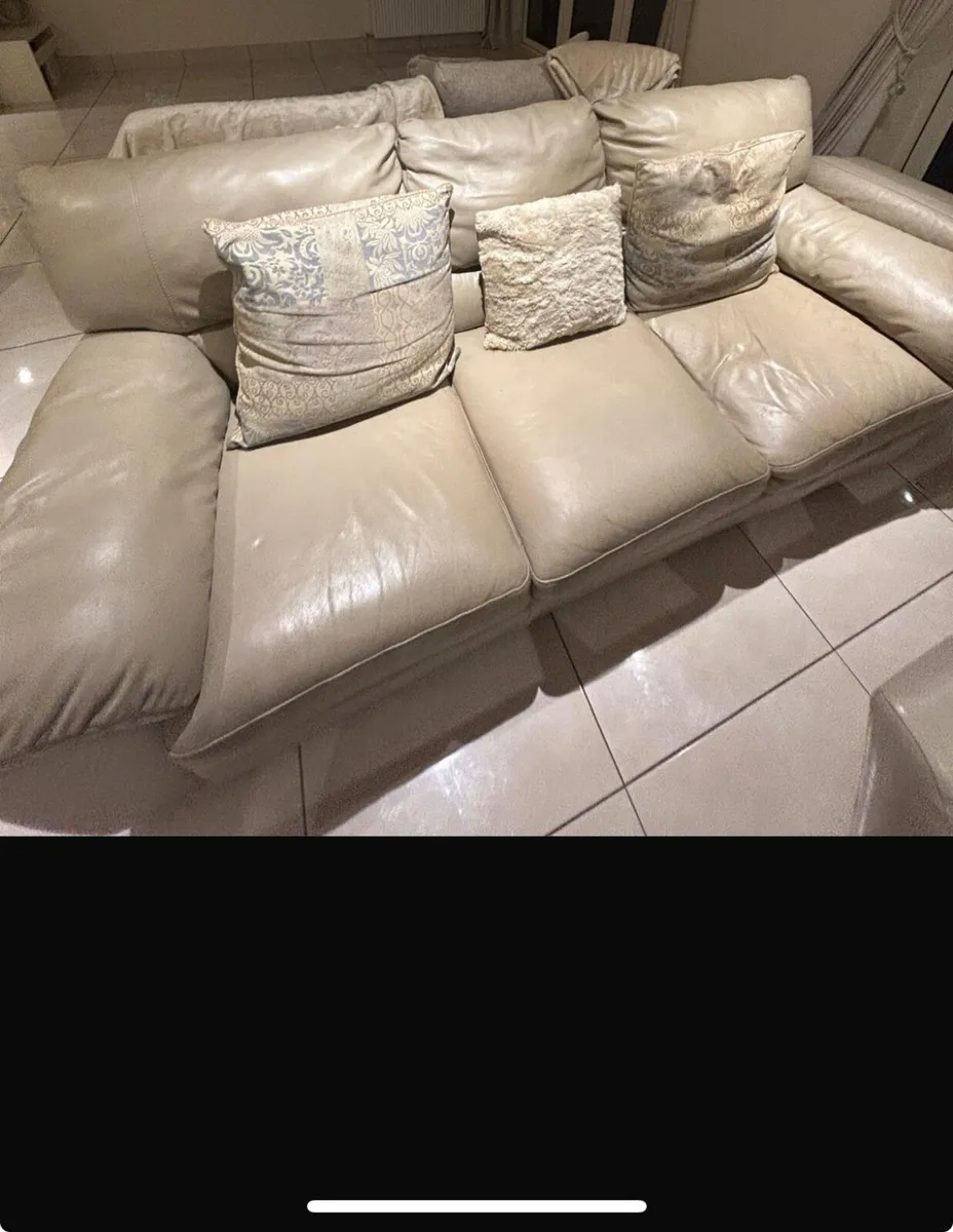 Leather couch - Image 4