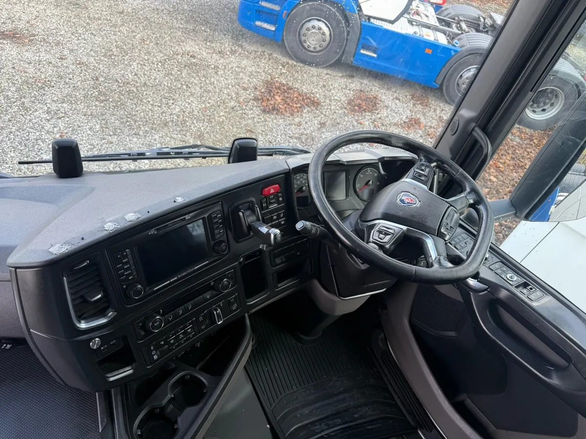 Scania breaking large selection available - Image 3