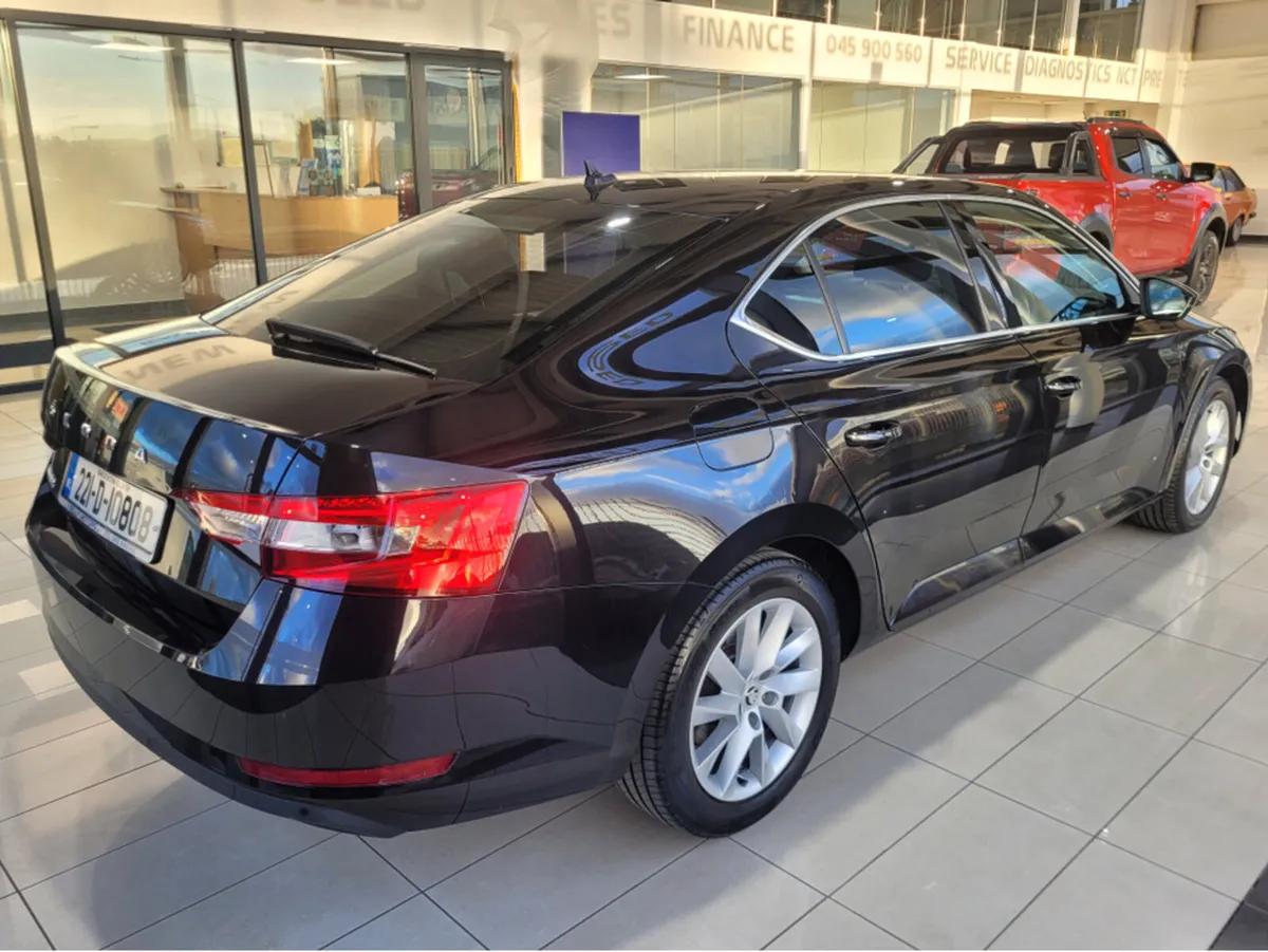 Skoda Superb AMBITION 2.0 TDI  DSG 5DR - Image 3