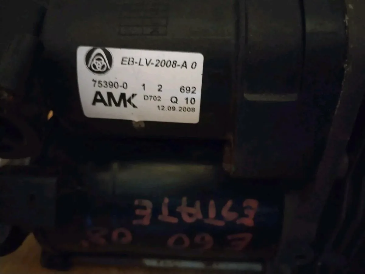 BMW 5 Series Estate E61 Suspension Air Compressor - Image 2