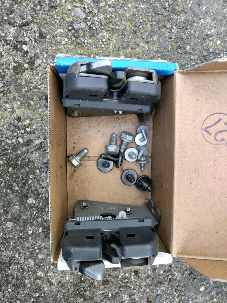 BMW 5 Series F10 Folding Rear Seats- Saloon - Image 3