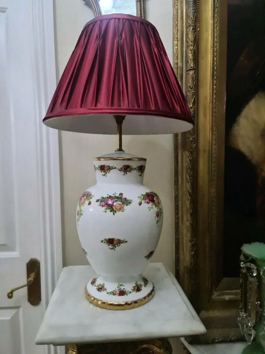 Royal Albert old country roses large lamp - Image 1