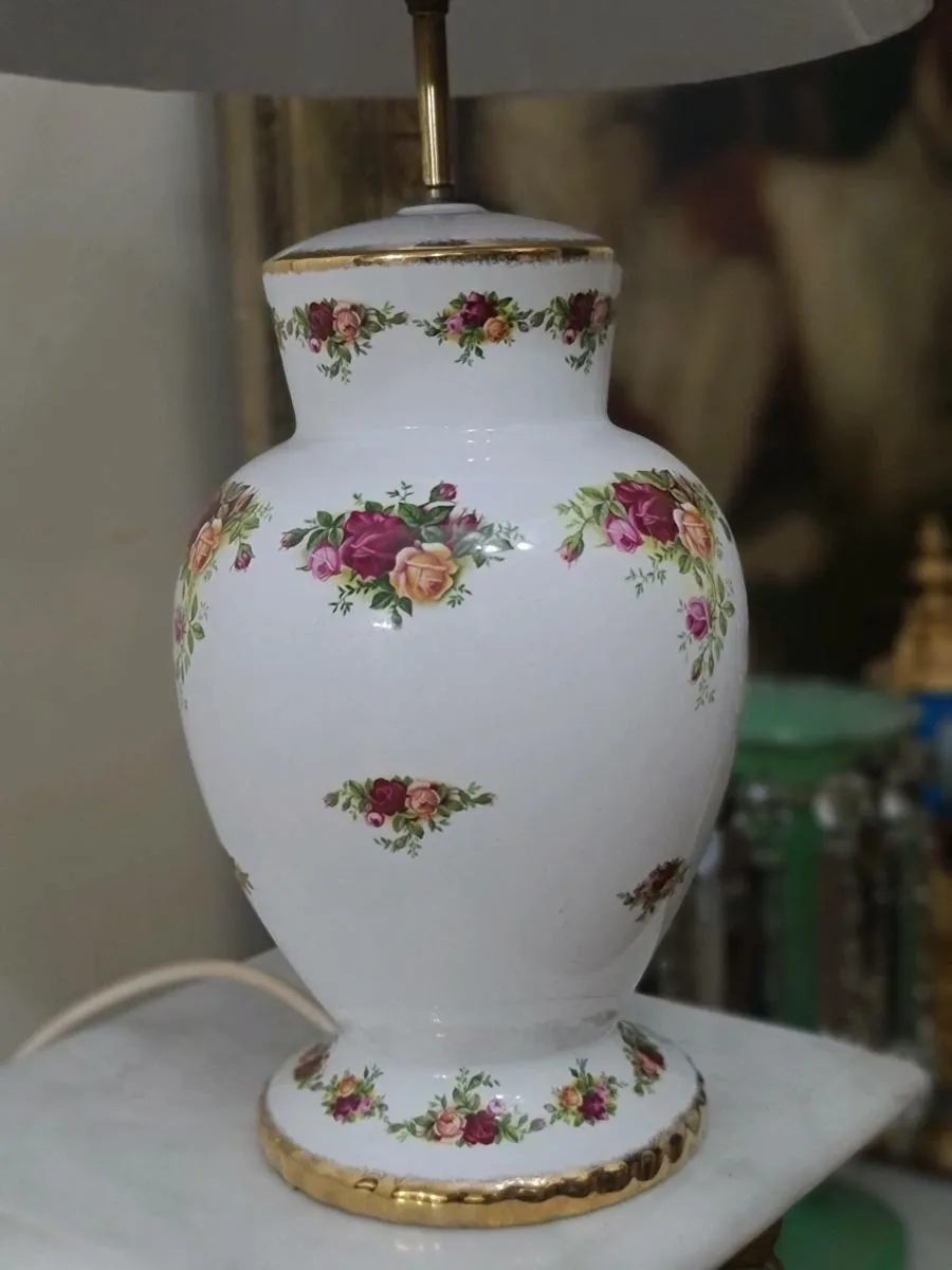 Royal Albert old country roses large lamp - Image 3