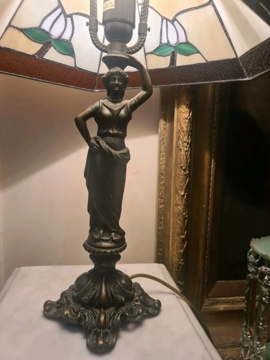 Vintage Tiffany lamp POSTAGE AVAILABLE - Image 3